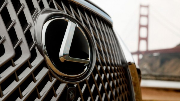 Компания Lexus показала будущий электрический кроссовер Lexus RZ на тизерах