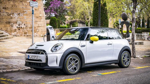Электрический Mini Cooper SE поступит на рынок РФ весной 2022 года