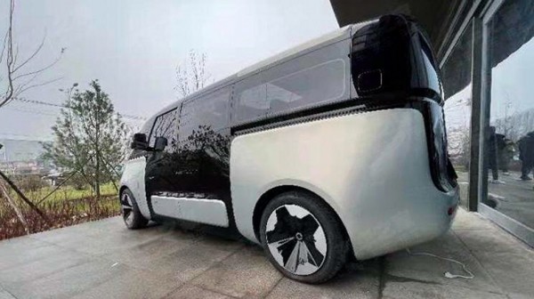 Китайский стартап готовится представить очень футуристичный вэн 