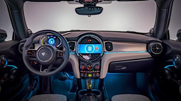 Электрический Mini Cooper SE поступит на рынок РФ весной 2022 года