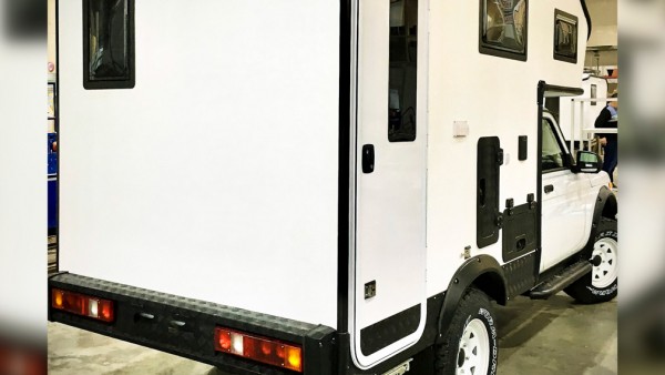 Классическую Lada Niva переделали в дом на колёсах