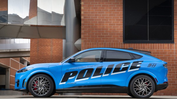 Электрический кроссовер Ford Mustang Mach-E заступил на службу в полицию Нью-Йорка