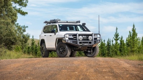 Австралийцы представили правльный Land Cruiser 300