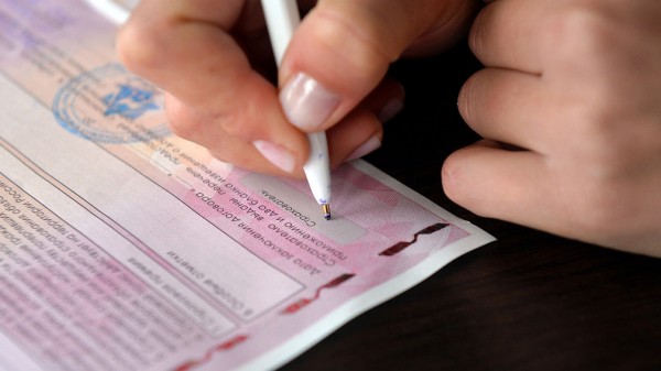 Как оформить сделку купли-продажи автомобиля с пробегом: юридические нюансы