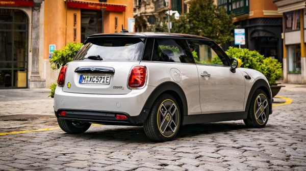 Электрический Mini Cooper SE поступит на рынок РФ весной 2022 года