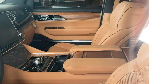 В Москве за новый Jeep Grand Wagoneer просят вдвое больше максимальной стоимости на американском рынке