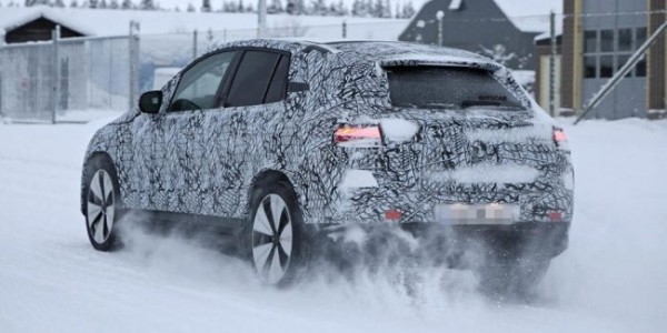 Mercedes тестирует электрический EQE