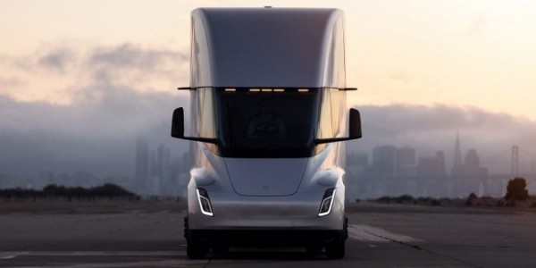 Новые испытания Tesla Semi в Неваде