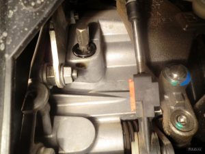 Проверка уровня масла в коробке и его состояния: механическая и автоматическая КПП