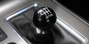 Вождение автомобиля с механической коробкой передач: основные правила