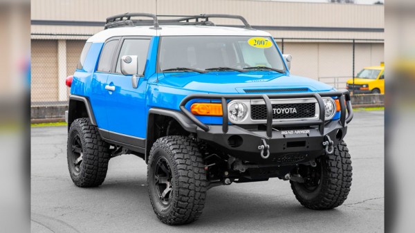 Внедорожник Toyota FJ Cruiser 2007 года выпуска выставили на продажу за 3,2 млн рублей