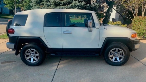 За Toyota FJ Cruiser 2013 года выпуска заплатили втрое дороже нового