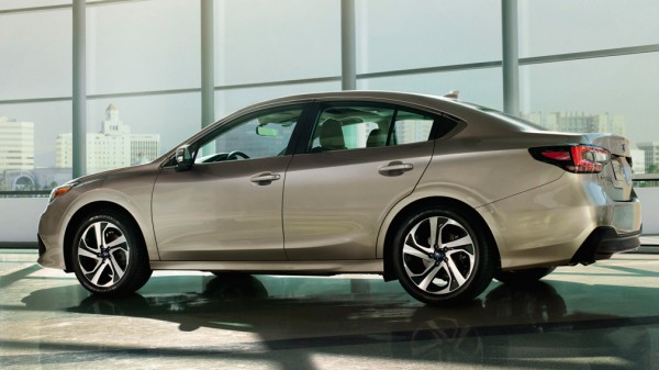 ТОП-3 премиальных седанов, покинувших рынок России в 2021 году