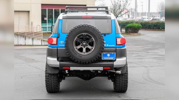 Внедорожник Toyota FJ Cruiser 2007 года выпуска выставили на продажу за 3,2 млн рублей