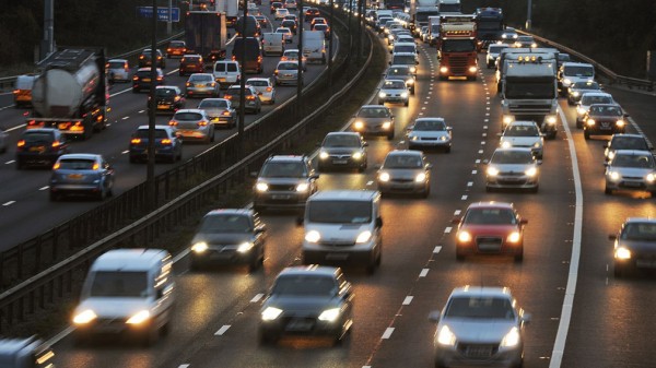 Автомобилистам напомнили о правилах вечернего вождения