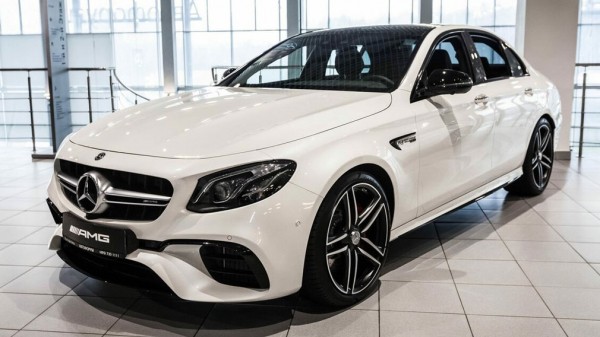 В 2021 году продажи премиальных автомобилей увеличились на 9%