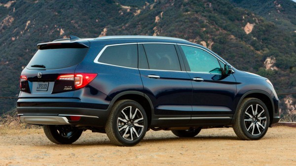 ТОП-3 кроссоверов и внедорожников, которых будет не хватать на российском рынке