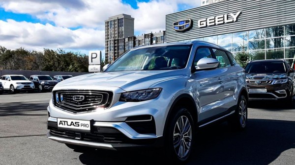 В РФ насчитывается 3,2 тыс. автодилеров в январе 2022 года