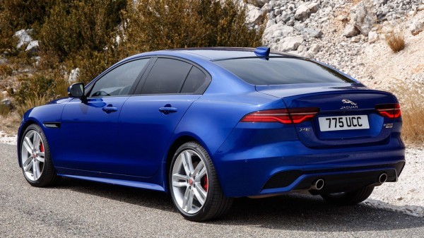 ТОП-3 премиальных седанов, покинувших рынок России в 2021 году