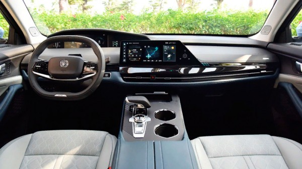 Компания Changan рассекретила цены на гибридный кроссовер Uni-K iDD