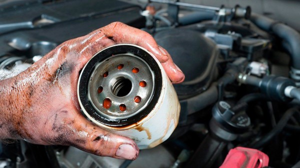 Водителям в России рассказали, как часто нужно менять масло в двигателе автомобиля