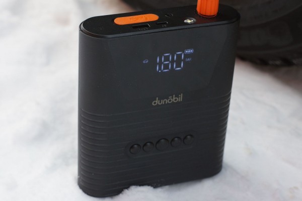 Бустер-пускач, компрессор и пауэрбанк в одном флаконе Бустер-пускач, компрессор и пауэрбанк в одном флаконе