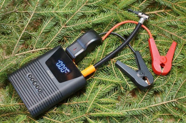 Бустер-пускач, компрессор и пауэрбанк в одном флаконе Бустер-пускач, компрессор и пауэрбанк в одном флаконе