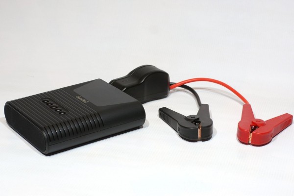 Бустер-пускач, компрессор и пауэрбанк в одном флаконе Бустер-пускач, компрессор и пауэрбанк в одном флаконе