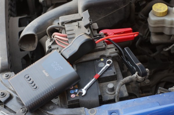 Бустер-пускач, компрессор и пауэрбанк в одном флаконе Бустер-пускач, компрессор и пауэрбанк в одном флаконе