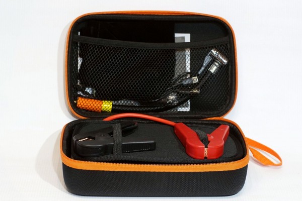 Бустер-пускач, компрессор и пауэрбанк в одном флаконе Бустер-пускач, компрессор и пауэрбанк в одном флаконе