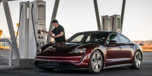 Быстрее не зарядишься: новый рекорд Porsche Taycan