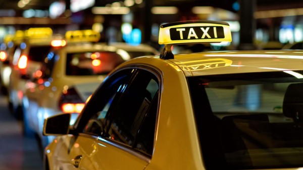 Депутат Госдумы РФ предложил снизить тарифы на перевозку детей в такси