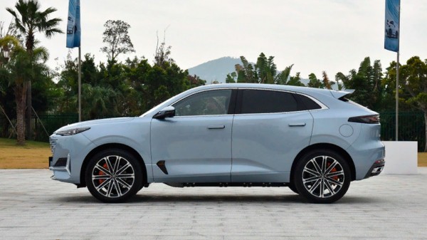 Компания Changan рассекретила цены на гибридный кроссовер Uni-K iDD