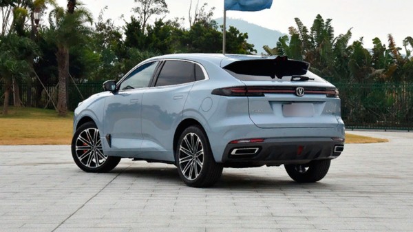 Компания Changan рассекретила цены на гибридный кроссовер Uni-K iDD