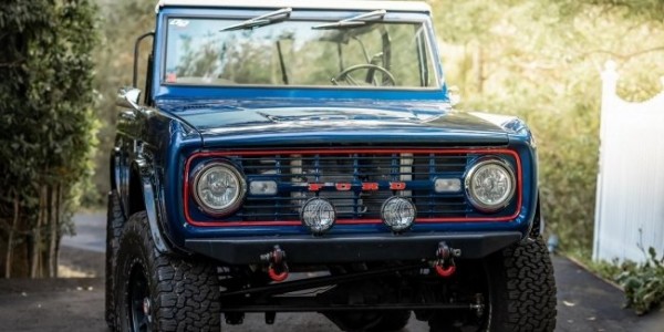 Экс-чемпион &laquo;Формулы-1&raquo; выставил на продажу 52-летний внедорожник