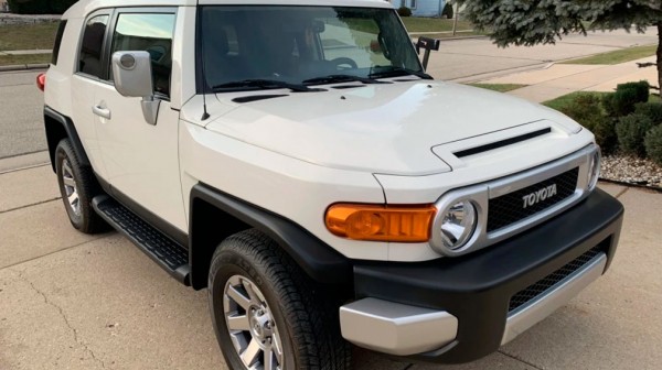 За Toyota FJ Cruiser 2013 года выпуска заплатили втрое дороже нового