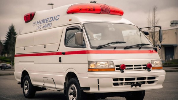 Редчайшую версию минивэна Toyota Hiace с мотором V8 продают за 2,7 млн рублей