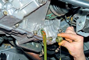 Как заменить&nbsp;масло в автоматической и механической коробке передач