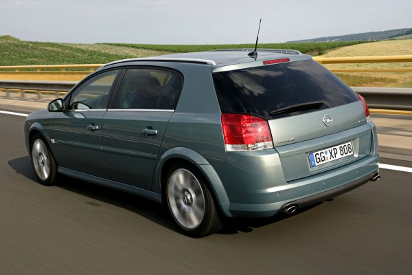 Претензии на бизнес в кузове хэтчбек: стоит ли покупать Opel Signum за 500 тысяч рублей