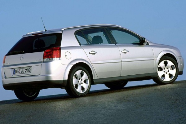 Претензии на бизнес в кузове хэтчбек: стоит ли покупать Opel Signum за 500 тысяч рублей