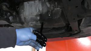 Замена масла в коробке &laquo;механика&raquo;: что нужно знать