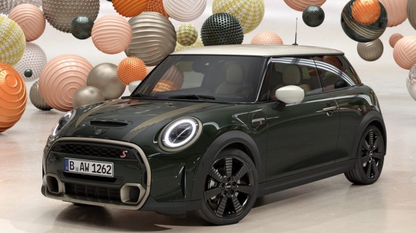 MINI представила в РФ автомобили спецсерий Resolute, Clubman Untold и Countryman Untamed