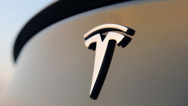 Американская Tesla стала самой популярной автомобильной маркой в мире по количеству поисковых запросов