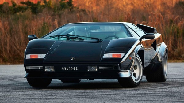 С молотка пустят спорткар Lamborghini Countach, на реставрацию которого потратили 31 млн рублей