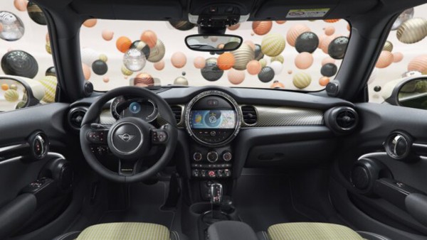 MINI представила в РФ автомобили спецсерий Resolute, Clubman Untold и Countryman Untamed