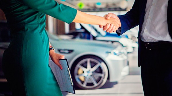 Стало известно, как вырастут цены новые автомобили на рынке России в 2022 году