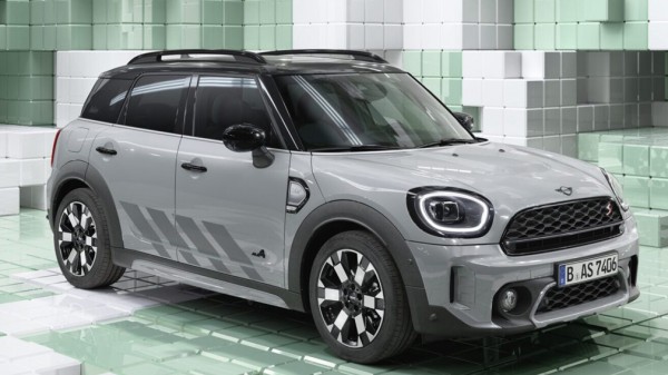 MINI представила в РФ автомобили спецсерий Resolute, Clubman Untold и Countryman Untamed