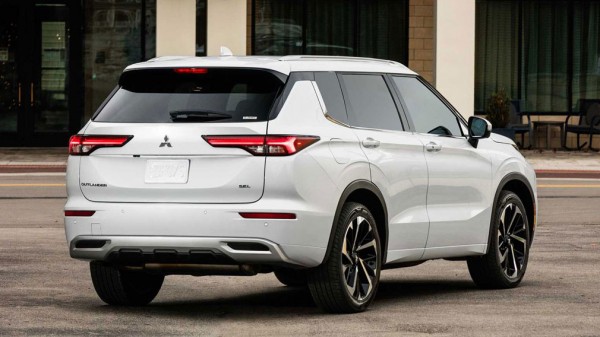 Mitsubishi Outlander нового поколения появится на рынке России с задержкой