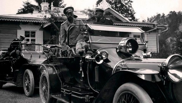 Автоэксперты рассказали, какие автомобили были у политических лидеров России прошлого