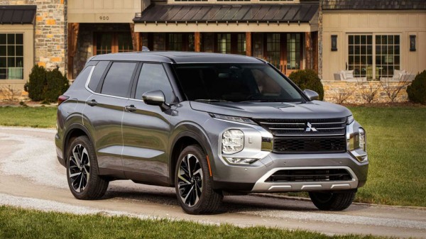 Mitsubishi Outlander нового поколения появится на рынке России с задержкой